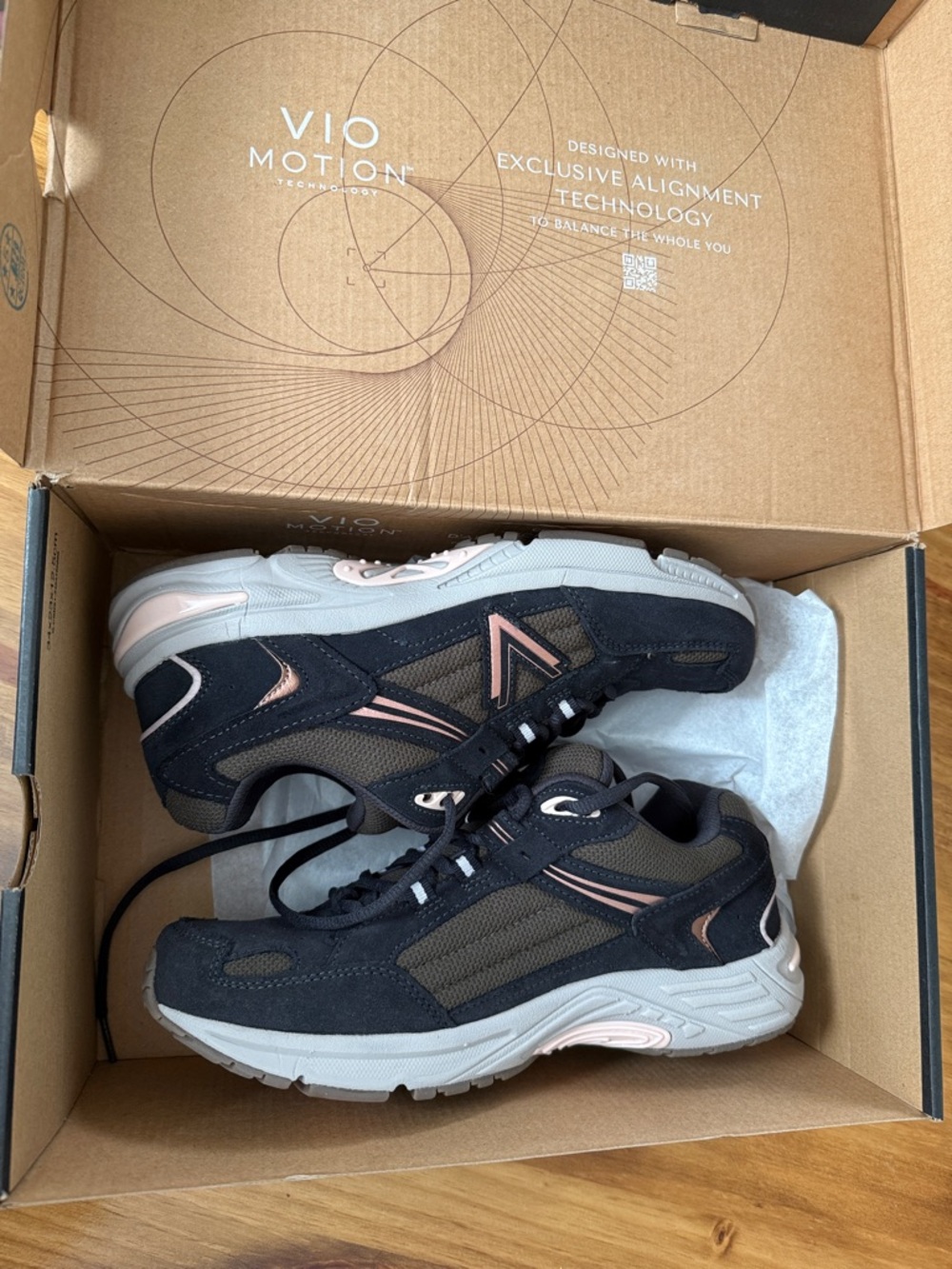 Vionic Women's Black & Blush Athletic Sneakers
